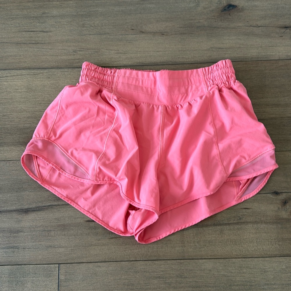 Lululemon hotly hot high rise lined short 2.5"